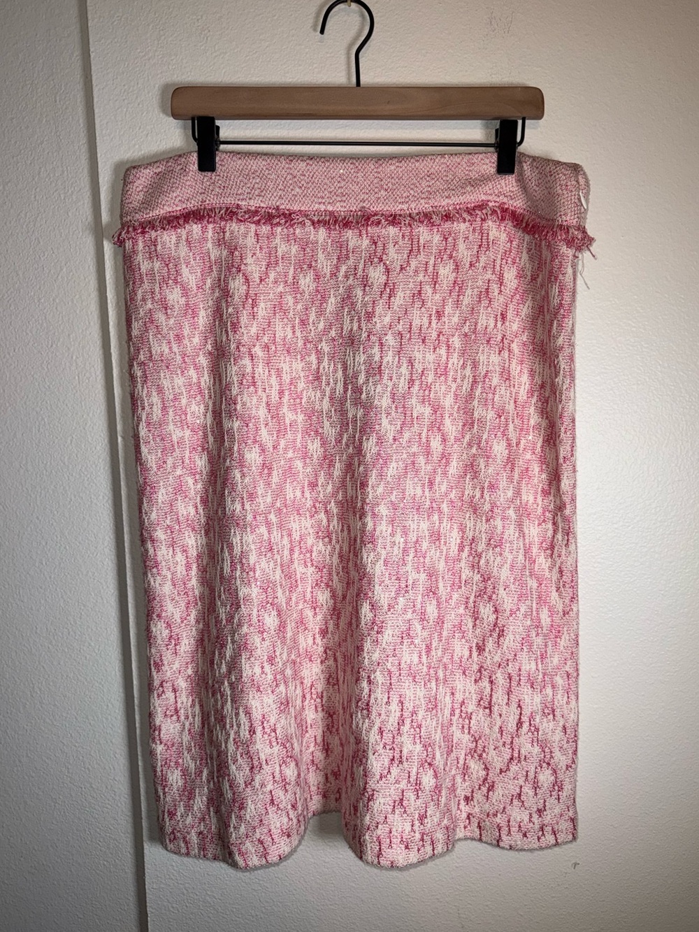 NWT ST. JOHN Collection Metallic Shimmer Knit fringe Barbiecore pencil skirt 14